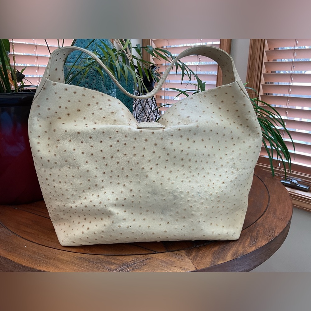 Dooney & Bourke ostrich leather sac handbag. - Picture 3 of 11